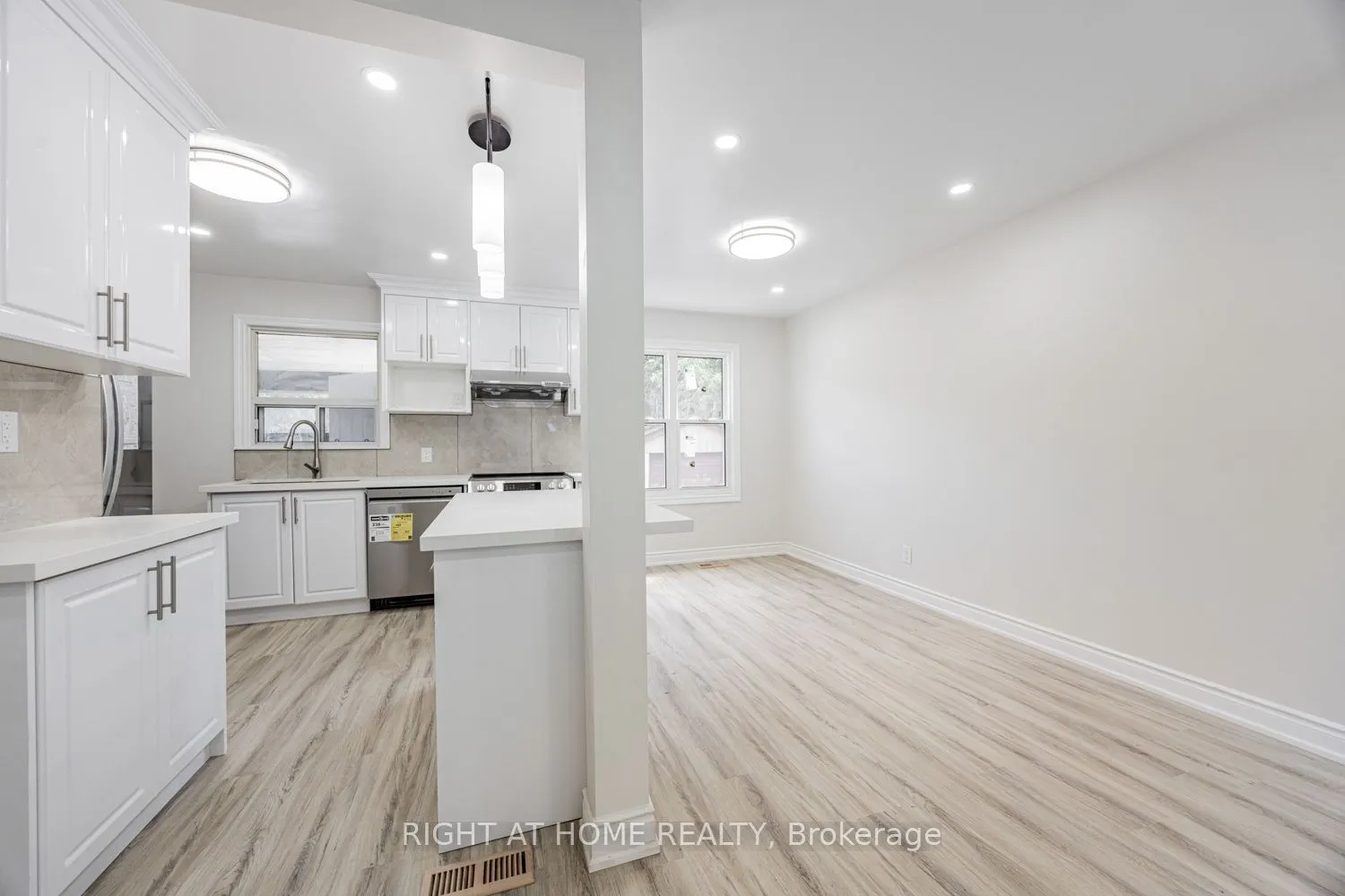 225 Essex Avenue, ON L4C 2C1