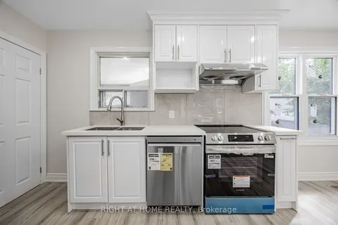 225 Essex Avenue, ON L4C 2C1