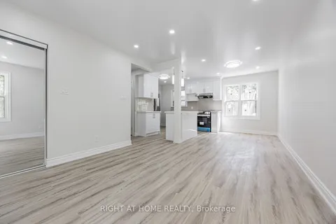 225 Essex Avenue, ON L4C 2C1