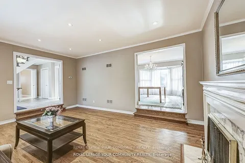 25 Alcaine Court, ON L3T 2G8