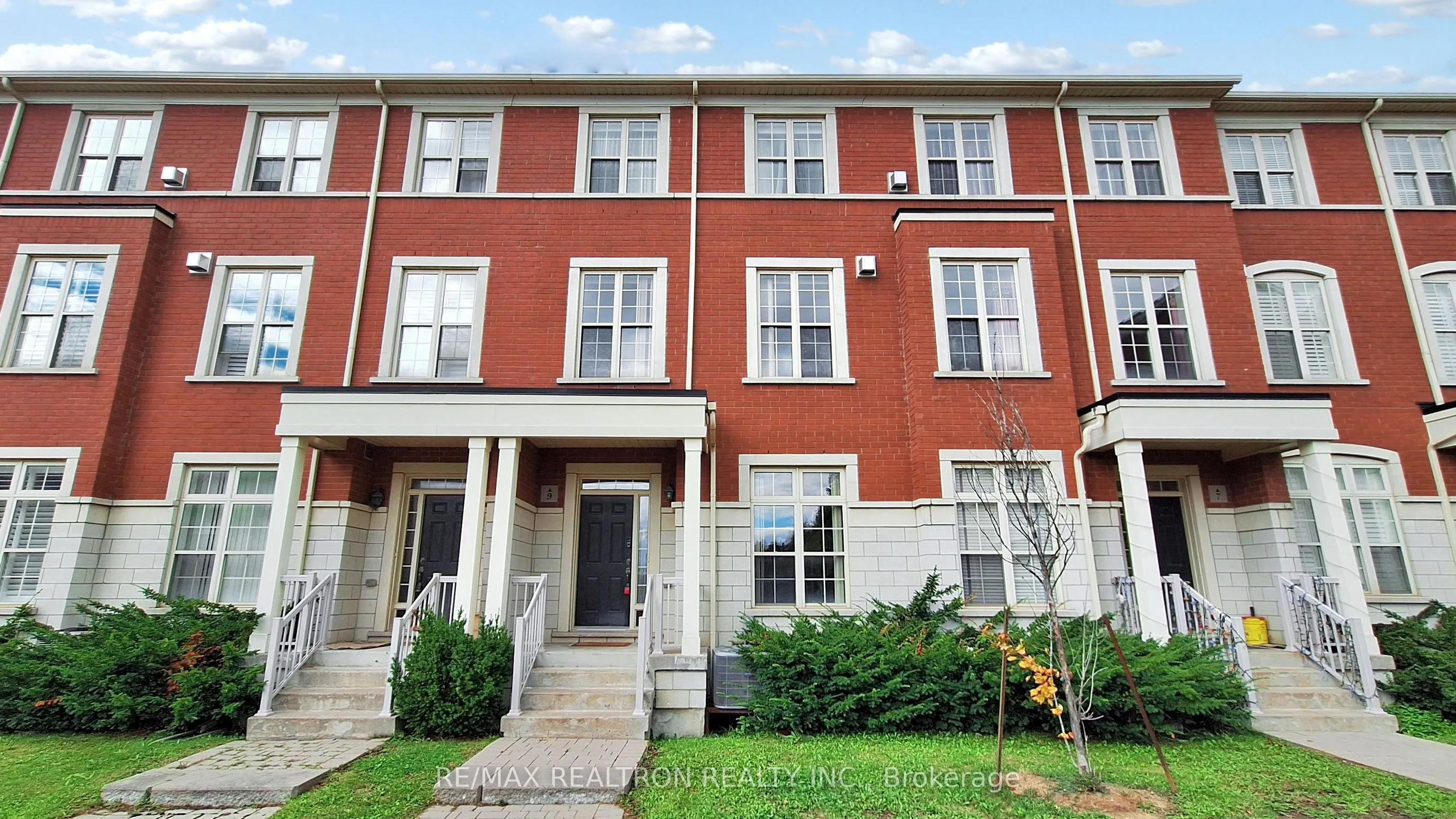 9 Haute Lane, ON L6C 0P2