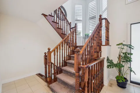 100 Carlyle Crescent, ON L4G 6P7