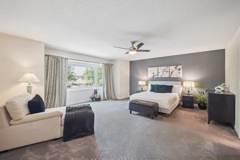 100 Carlyle Crescent, ON L4G 6P7