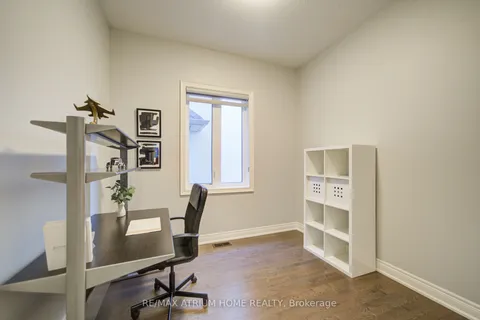 127 Maple Ridge Crescent, ON L6E 1T9