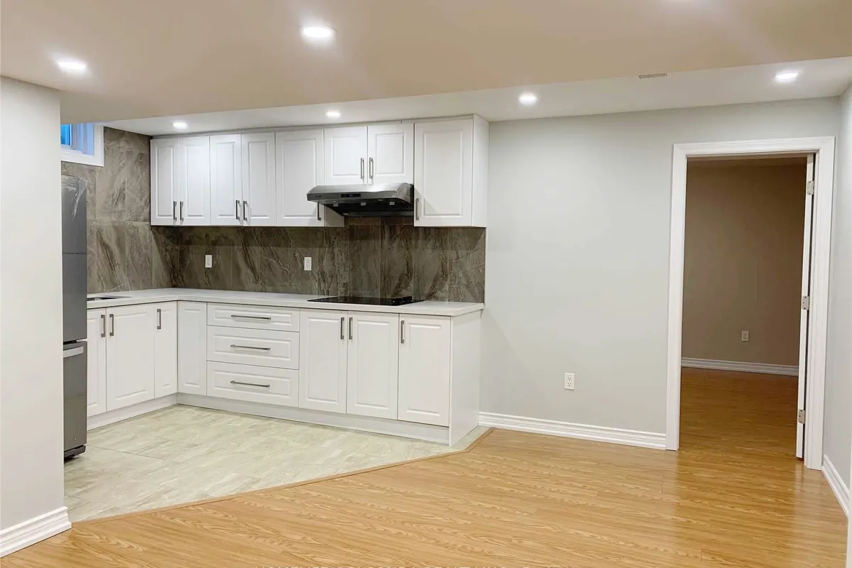 166 Hillcroft Drive, ON L3S 1E8