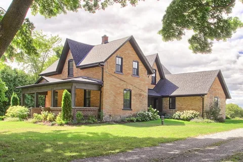 19572 Centre Street, ON L0G 1M0