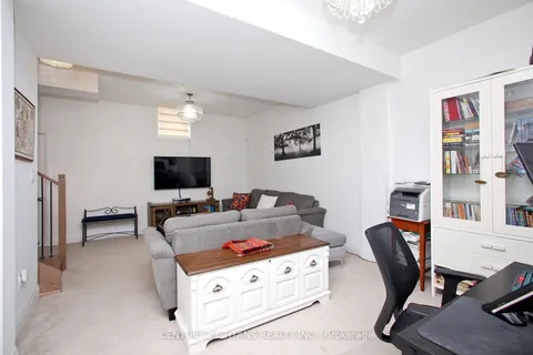 18 Vern Robertson Gate, ON L9P 0R9