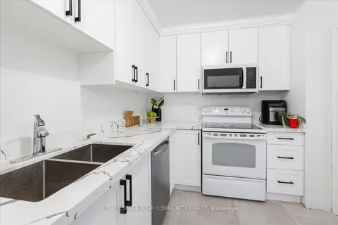 33 Biscayne Boulevard, ON L4P 2R4