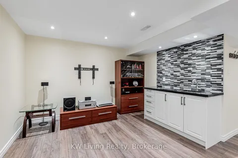 29 Lakespring Drive, ON L6C 2Y9