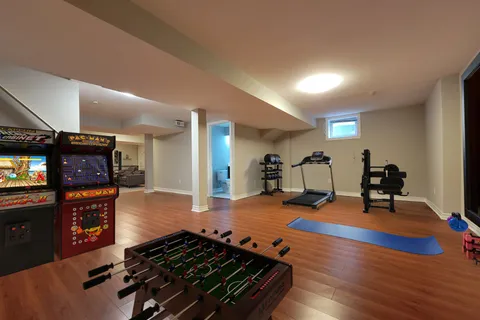 10 Conover Avenue, ON L4G 7Z3