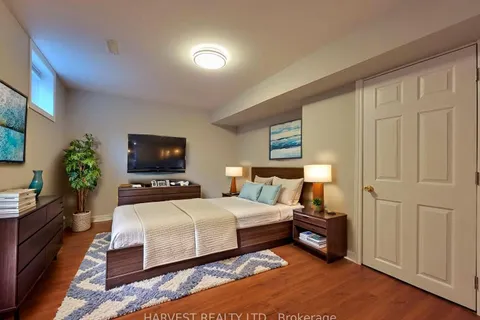 10 Conover Avenue, ON L4G 7Z3