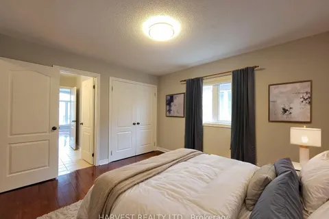 10 Conover Avenue, ON L4G 7Z3