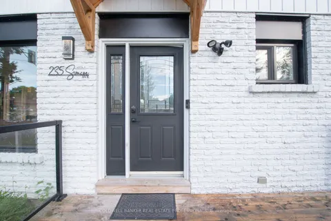 235 Simcoe Avenue, ON L4P 2H9