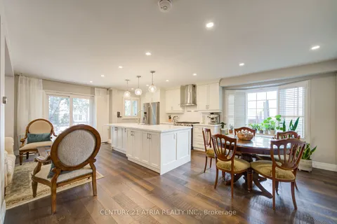 18 Park Lane Circle, ON L4C 6S8