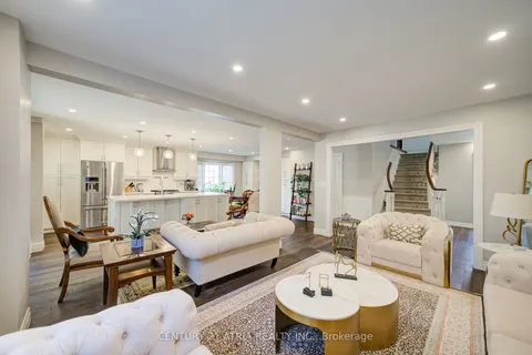 18 Park Lane Circle, ON L4C 6S8