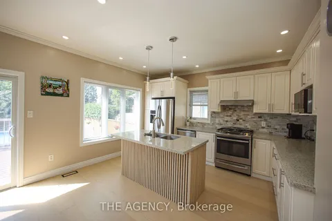 88 Glendower Crescent, ON L4P 0A1