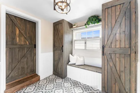 378 Andrew Street, ON L3Y 1H4