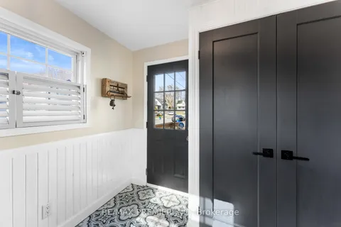 378 Andrew Street, ON L3Y 1H4