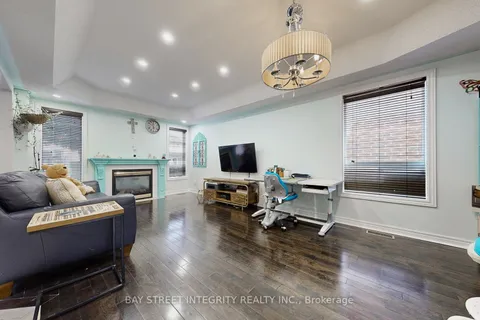 24 Ian Drive, ON L4P 4H1