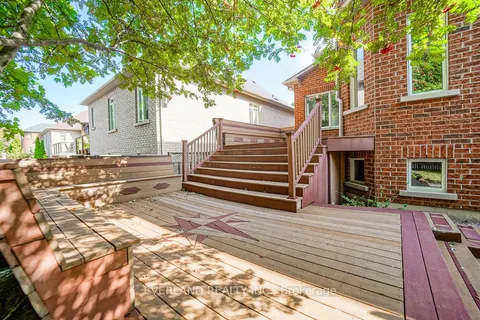 618 Foxcroft Boulevard, ON L3X 1N4