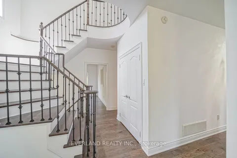 618 Foxcroft Boulevard, ON L3X 1N4