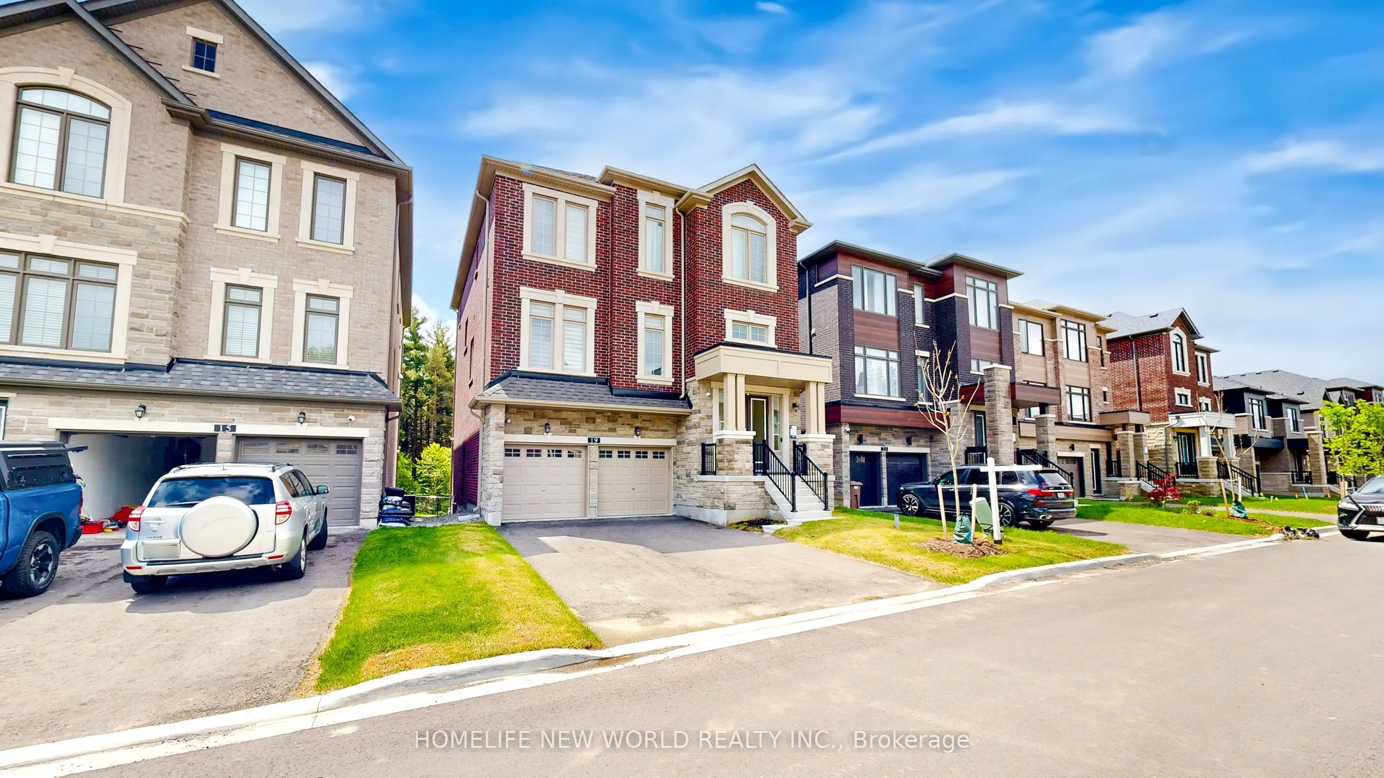 19 Ahchie Court, ON L6A 5E5