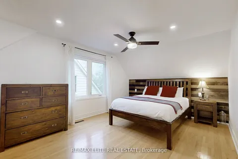 50 Henderson Avenue, ON L3T 2K7