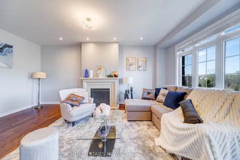 31 Roy Harper Avenue, ON L4G 0V4