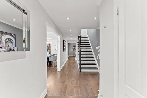 32 Mayvern Crescent, ON L4C 5J6