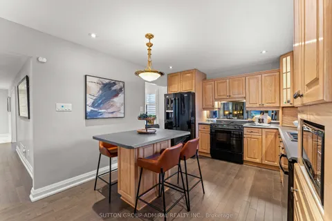 32 Mayvern Crescent, ON L4C 5J6