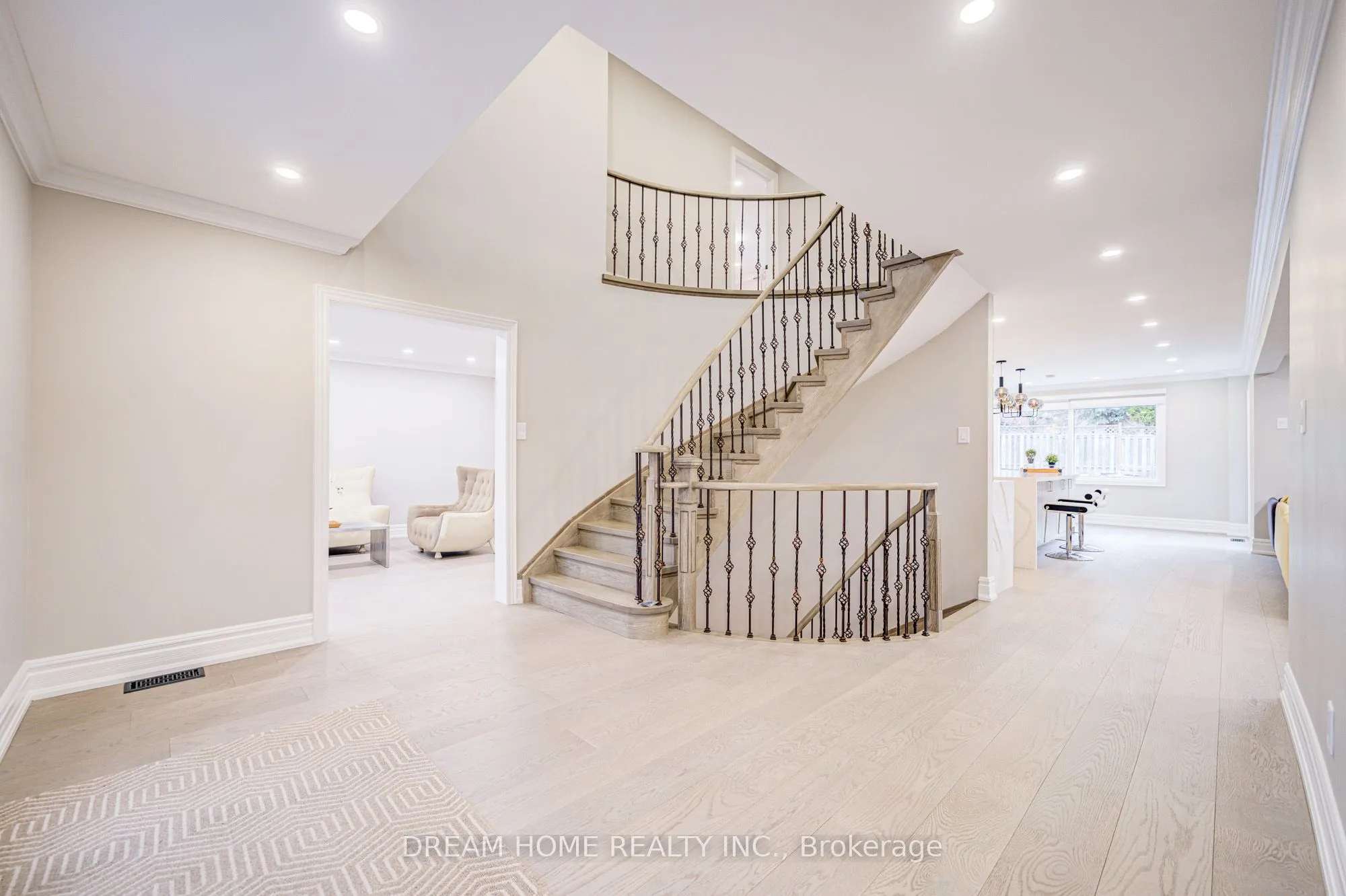 352 Kennedy Street, ON L4G 5M4