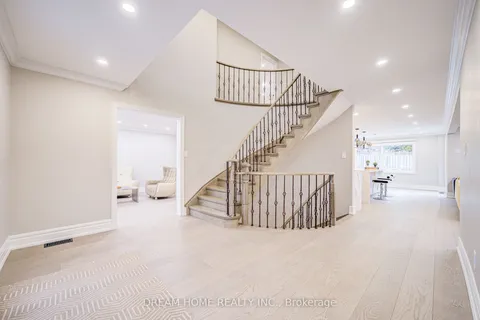 352 Kennedy Street, ON L4G 5M4