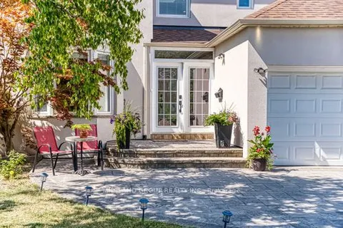 74 Blackmore Avenue, ON L4B 2A1