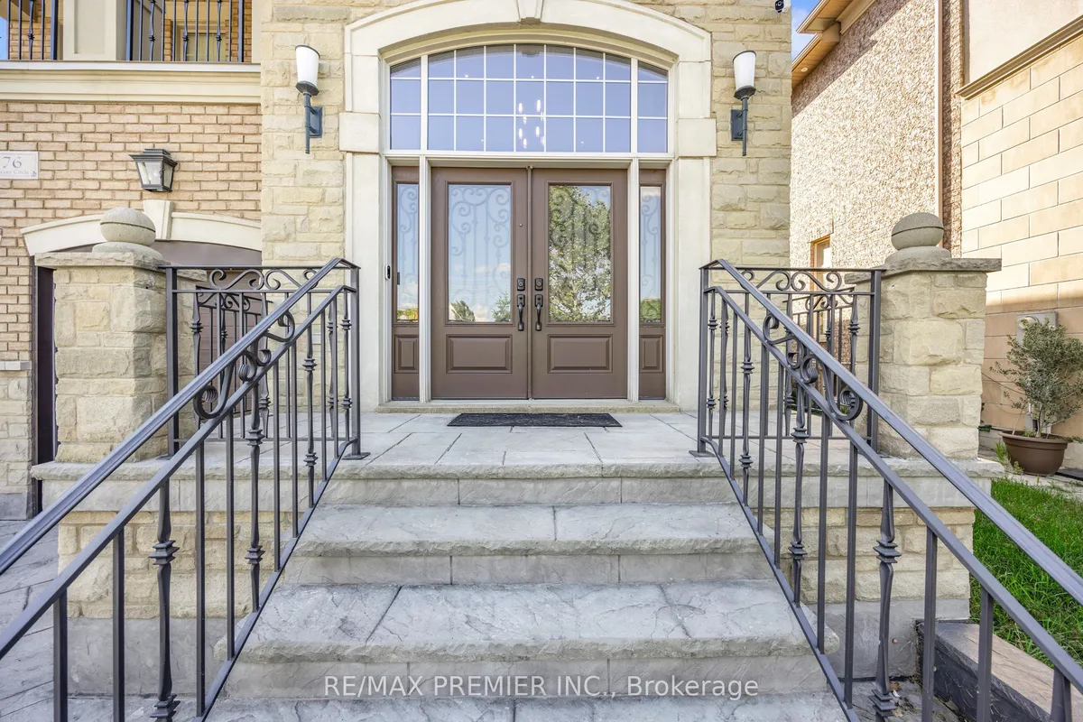 76 Orleans Circle, ON L4H 0V3