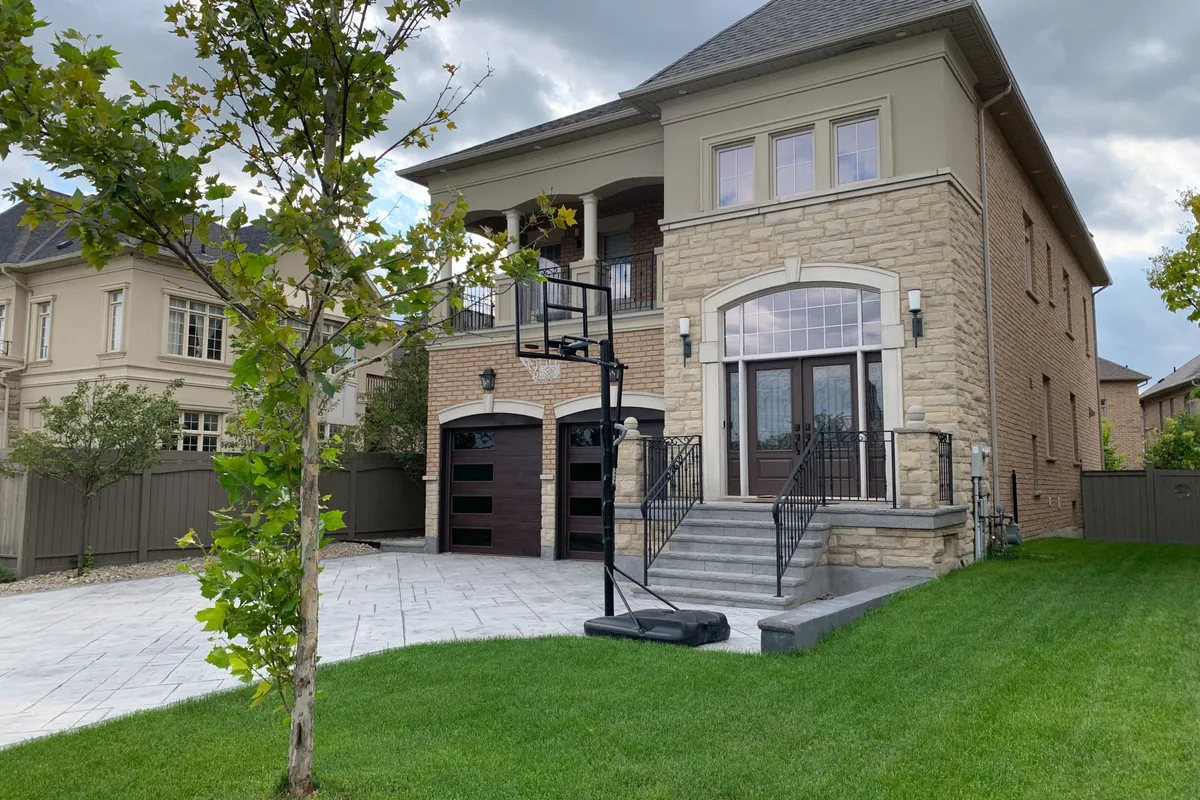 76 Orleans Circle, ON L4H 0V3