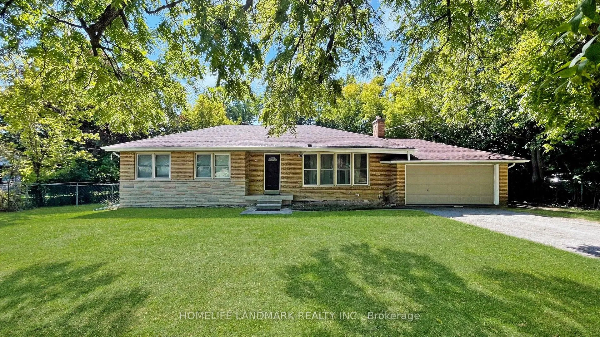 11 Uplands Avenue, ON L4J 1J8