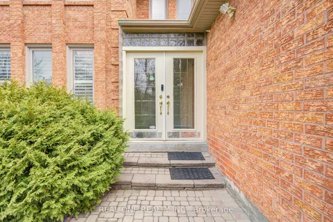 27 Binscarth Crescent, ON L4J 4S4