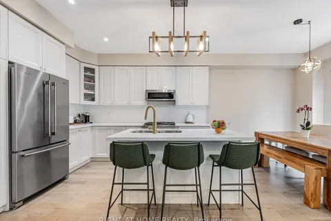 7 Harry Thornton Lane, ON L9P 0E9