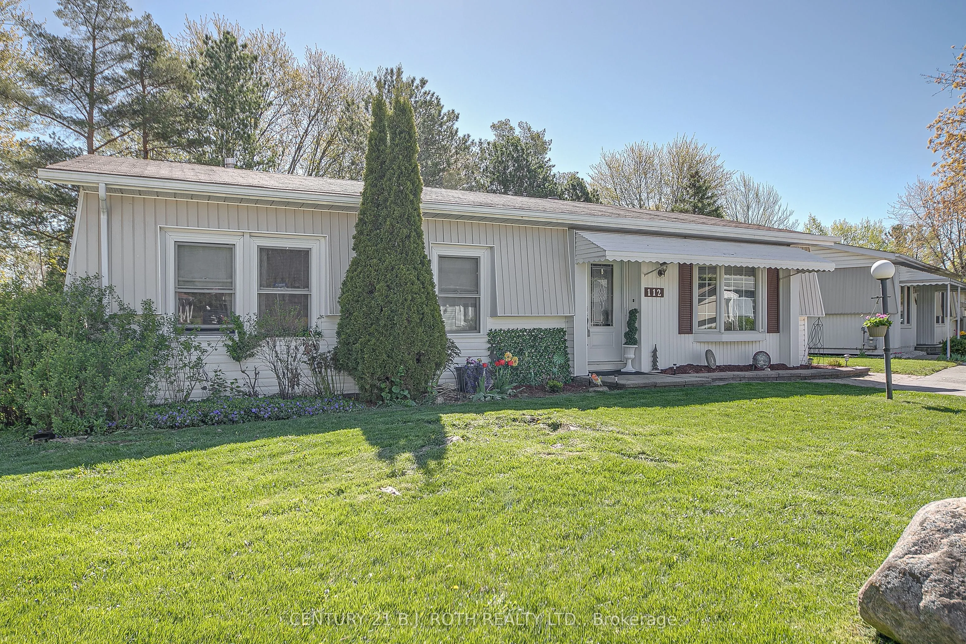 Detached interior view at 112 Linden Lane Innisfil