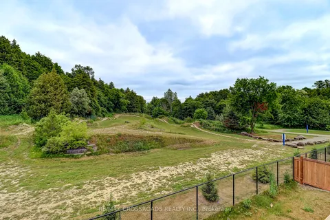 64 Lyall Stokes Circle, ON L0G 1M0