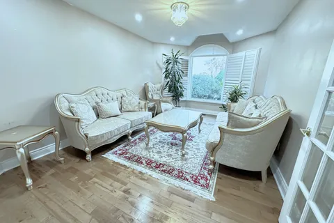 192 Covent Crescent, ON L4G 6P9