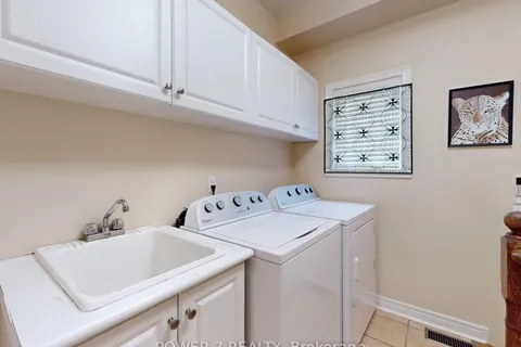 8 Mumberson Court, ON L6C 1Y4