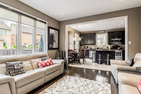 31 Ken Bishop Way, ON L3X 3J5