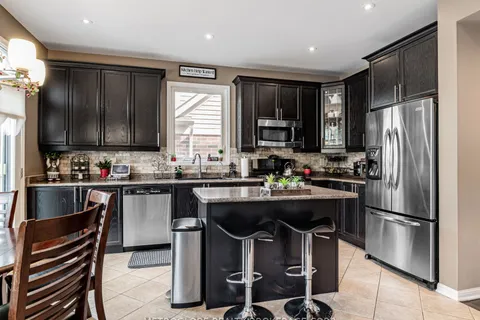 31 Ken Bishop Way, ON L3X 3J5