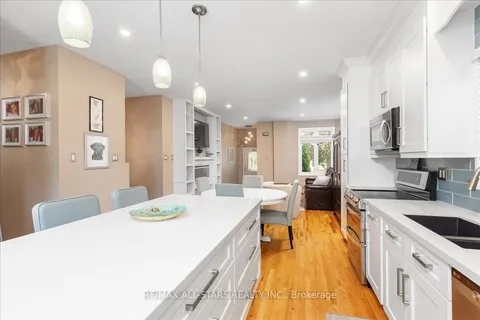 98 Bayview Avenue, ON L4P 2S9