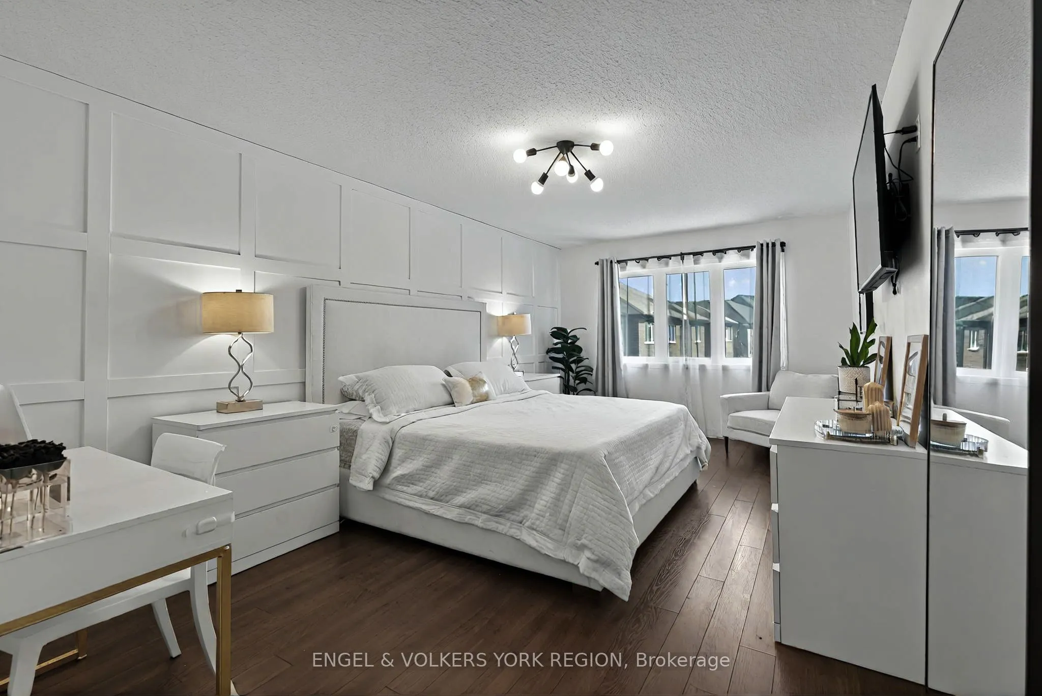 7 London Pride Drive, ON L4E 0X3