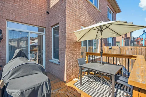 7 London Pride Drive, ON L4E 0X3