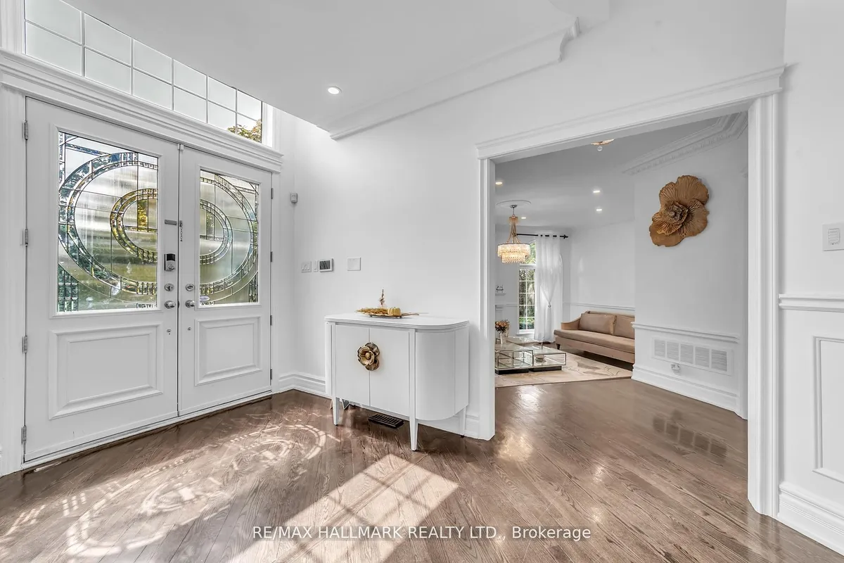 384 Kennedy Street, ON L4G 5M6