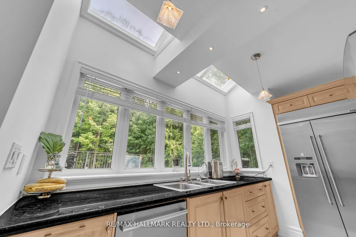 384 Kennedy Street, ON L4G 5M6