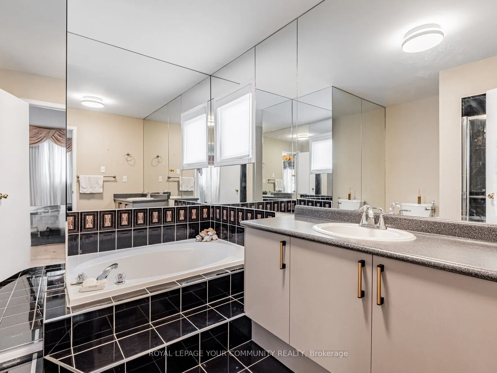 5 Mandel Crescent, ON L4C 9Z7